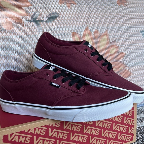 Vans WMNS Atwood
(Canvas) Oxblood/White
VN000TUY8J3
Sneakers - Picture 7 of 16